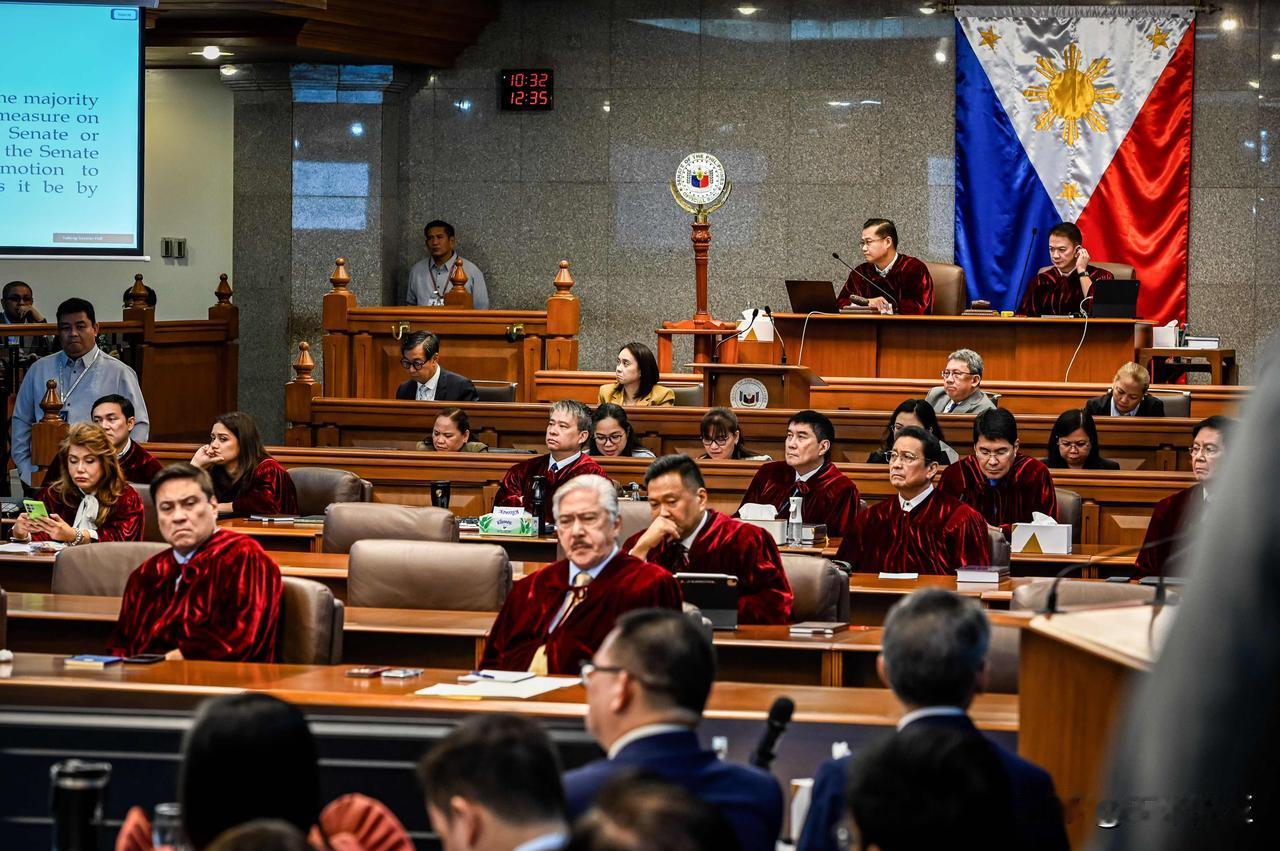 菲律宾参议院周三通过一项动议，降低了裁定副总统莎拉·杜特尔特弹劾案有罪所需的赞成