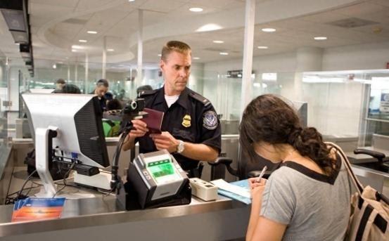 有一位在美国生活的华人说，如果美国完全放开移民，国内40岁以下的年轻人大概没几个