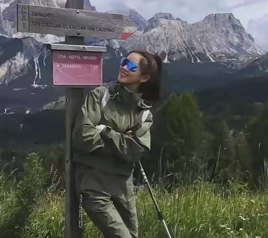 怎么发现章泽天跟刘强东生活状态有种各过各的感觉？章泽天最近的动态都是在国外登山，