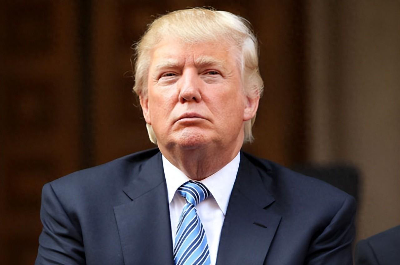 特朗普的“疯狂一年”：表面树敌无数，实则大赚特赚2025年1月，特朗普再度宣誓