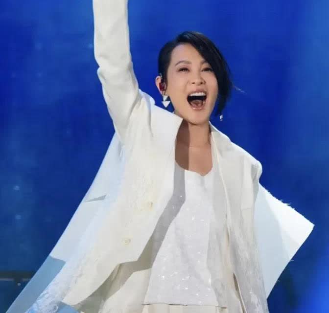 刘若英短时间内不会再开演唱会了原因很简单不是她没法唱歌了，也不是