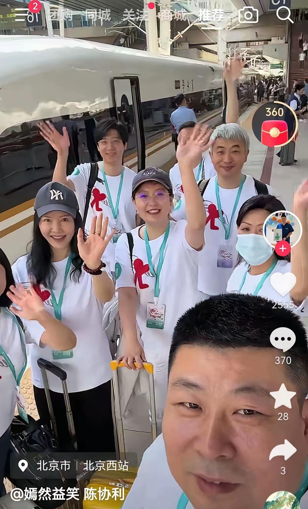 有个问题，我始终想不明白，李亚鹏的嫣然基金每次出行就几个人，大家都笑容满面，可是