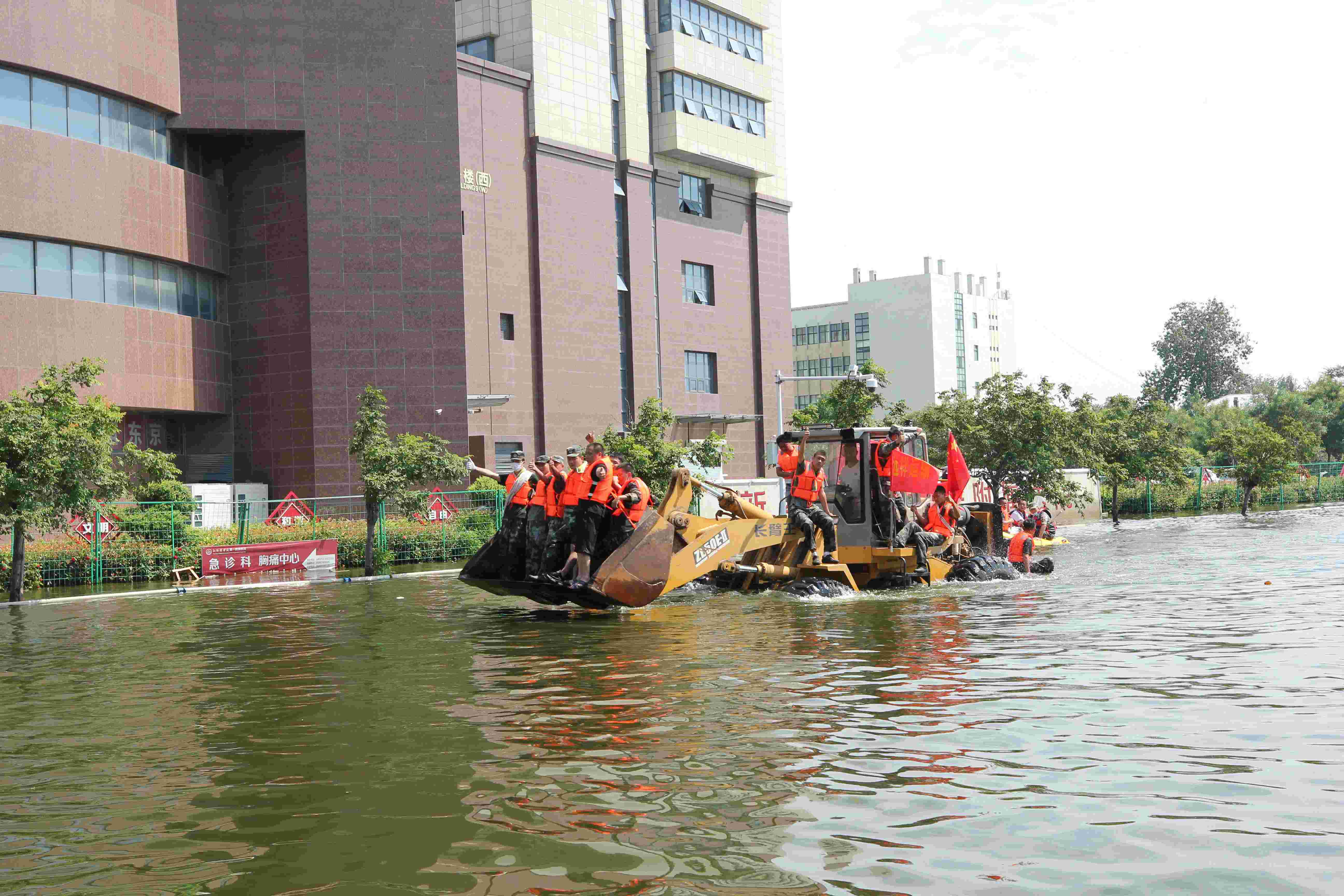 河南卫辉市:8.5万多名受困群众已安全转移