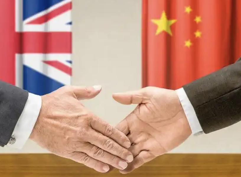 在慕尼黑安全会议上，中国跟英国再次重申了访华时候达成的共识。说实话英国首相斯