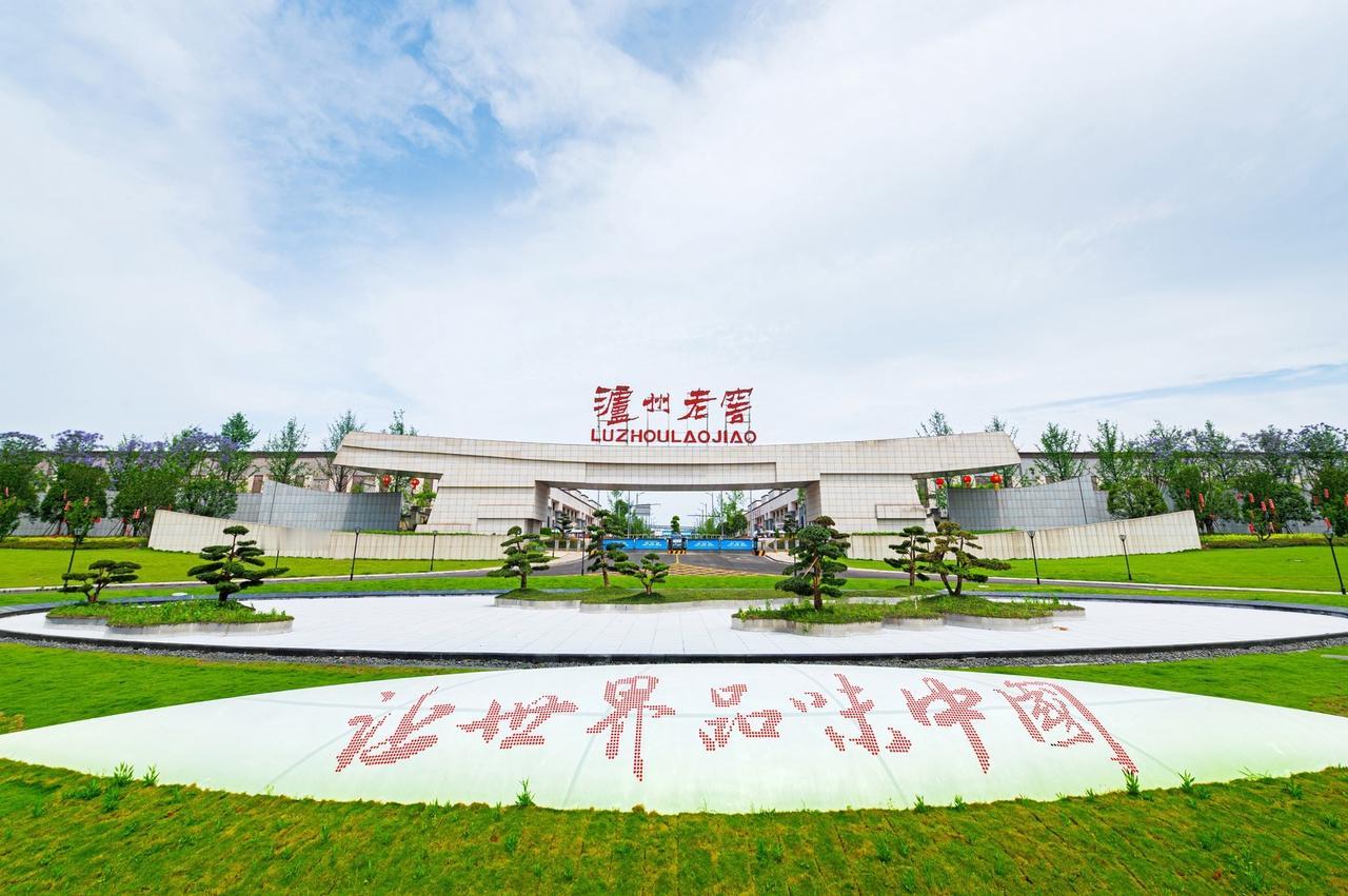 中国酒城和中国酒都，总有人傻傻的分不清，一字之差，名气和地位差太多！今天用大白话