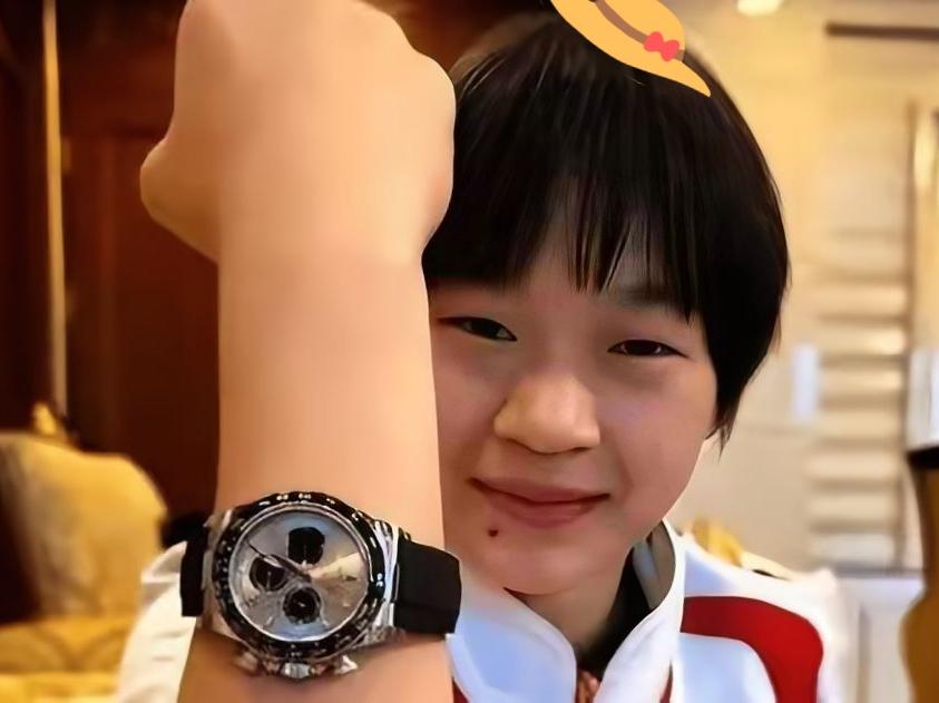 全红婵年薪可不一般。作为为国争光的国际级运动健将，她每月基本工资1500块