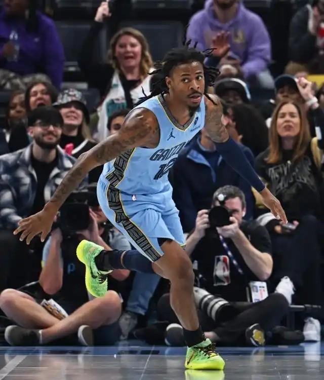 刚跟圈内懂球的老哥喝完茶，他拍大腿跟我吐槽，快船这是要搞大事啊。谁能想到，灰熊