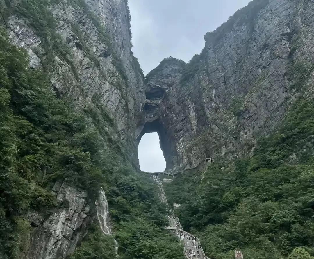 五一最先骂的景区出来了。不是拥堵的泰山，也不是人山人海的西湖，更不是商业