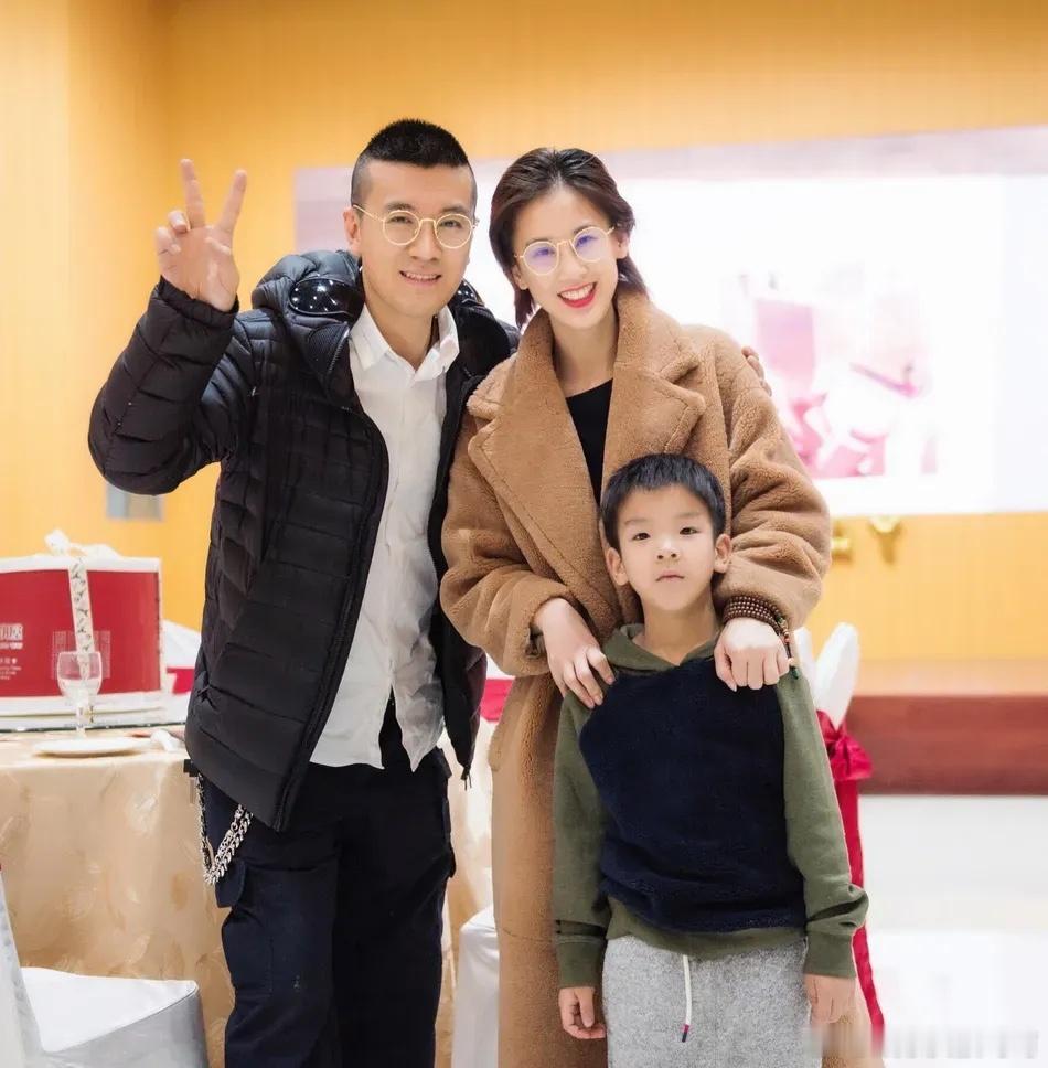 黄圣依妈妈撑起了自己的原生家庭黄圣依妈妈很明事理：“我外孙让我很寒心，我以前对他