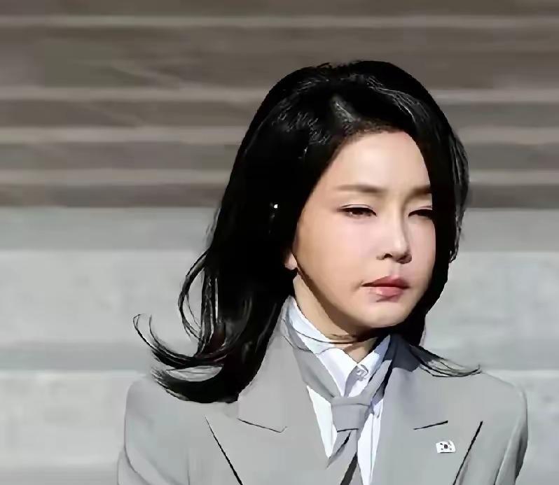 #头号创作者激励计划#万万没想到，靠山山倒绝望之下，金建熙向国民道歉了，屁颠屁