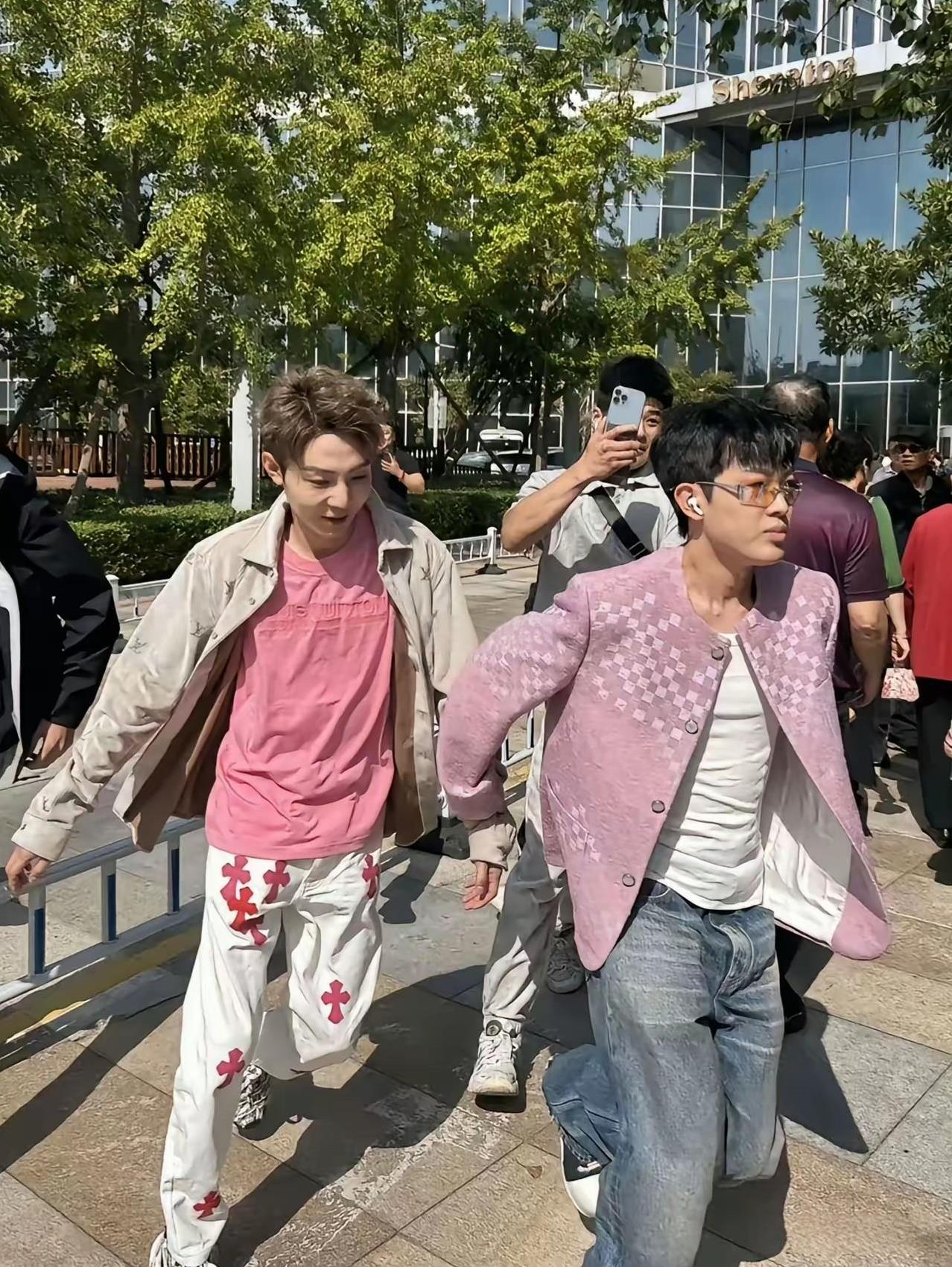 不甘被冷落，牌牌琦放话要和刘二狗抢热度？牌牌琦吐槽去锦州参加婚礼，看到很多网红