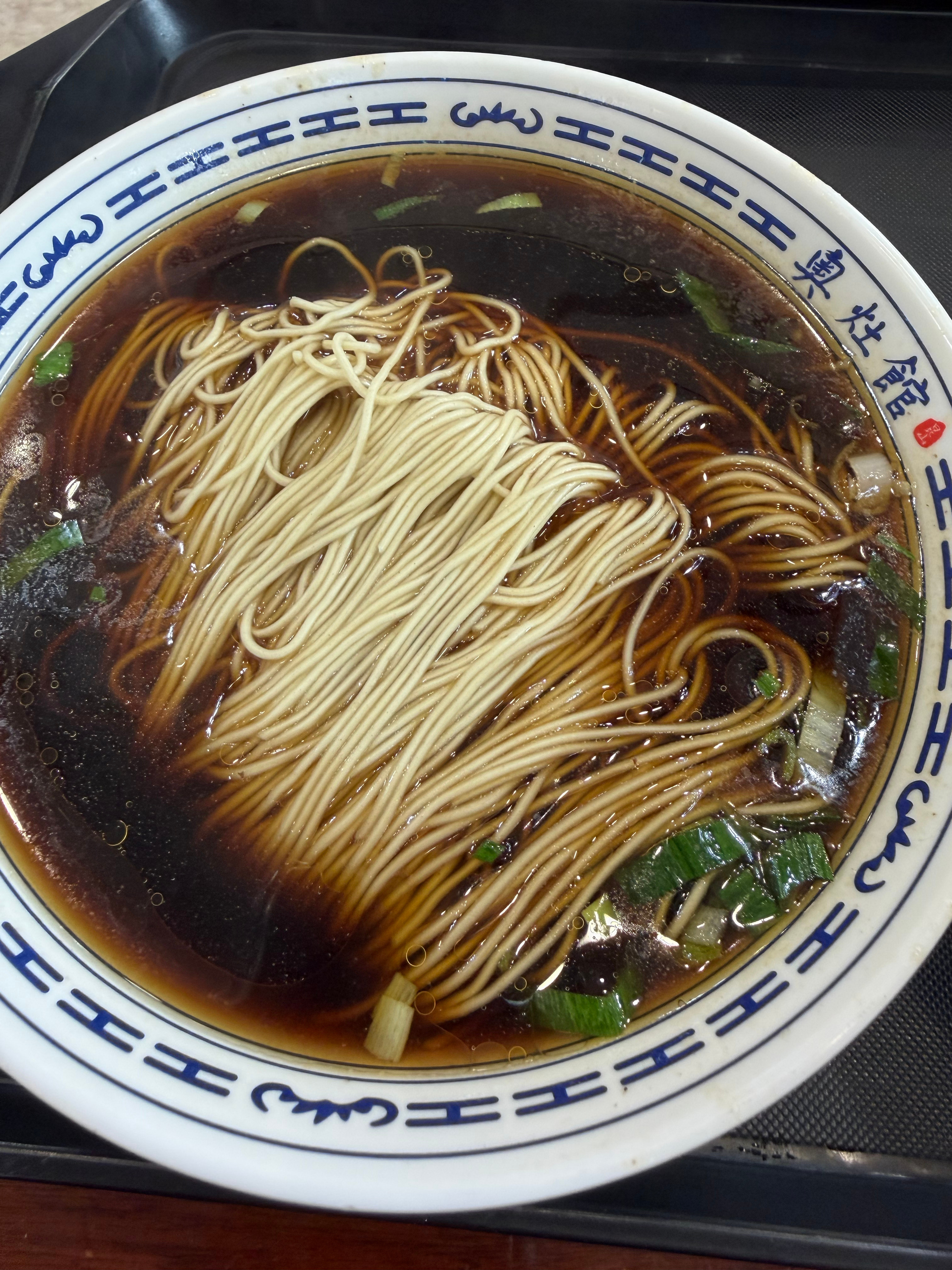 来昆山办事，特意来吃的爆鱼面+焖肉，看到了这个现做的炸猪排，没忍住买了一块