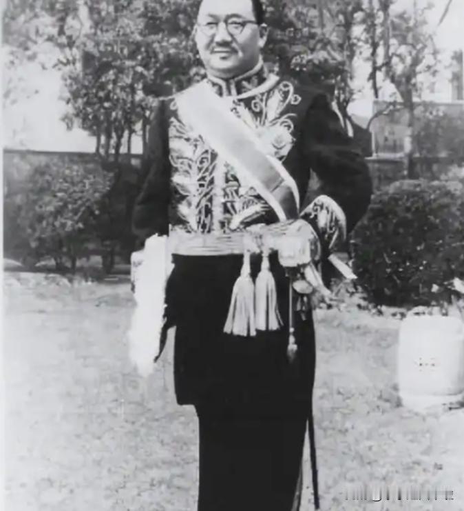 1967年8月16日，88岁的孔祥熙奄奄一息，临终前，他看着3岁的孙子，绝望地说