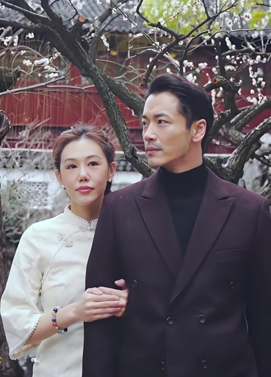 从洛杉矶连夜飞回北京，王姬质疑女儿闪婚薛皓文，四年悄悄“考察”高丽雯婚姻，如今抱外孙彻底放心了​