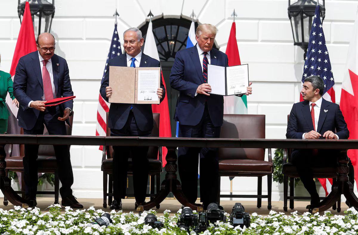 【特朗普将亚伯拉罕协议与伊朗协议挂钩：我强制要求所有国家立即签署】特朗普周一