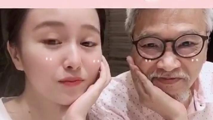 吳孟達女兒曬與乾爹合照, 一頭白髮達叔也老了
