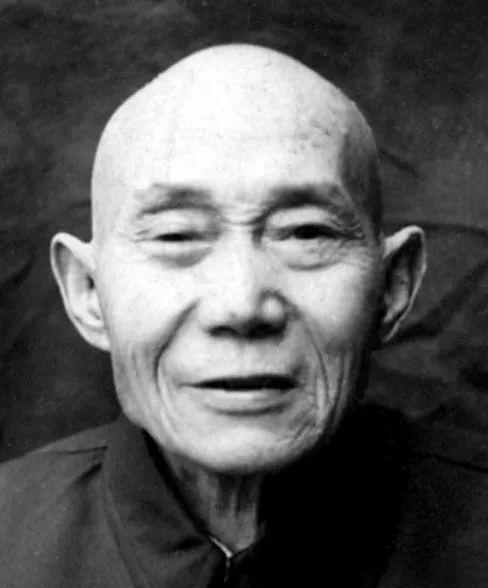 1940年，吴凤翔潜入日军少将住所，准备行刺，然而当他走到门口时，却发现里面有好