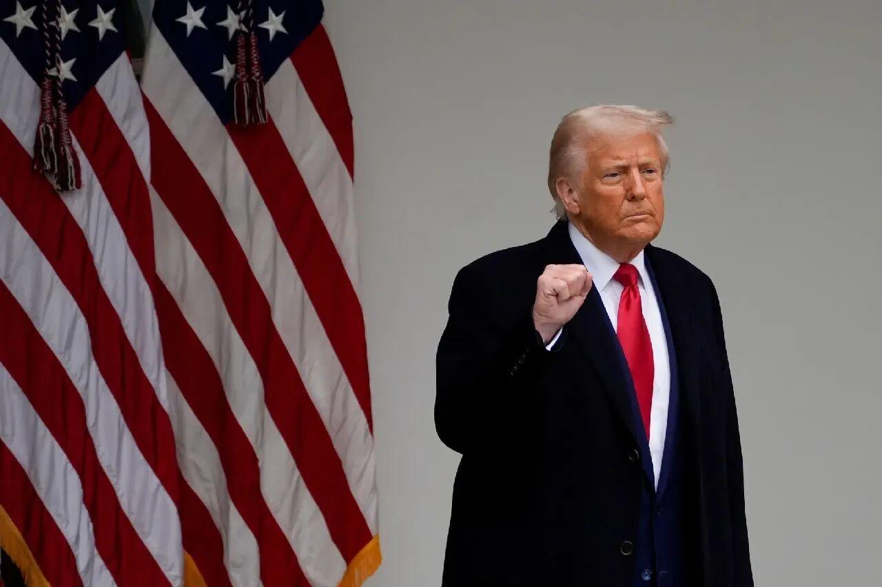 多项政治指标显示，民主党在年末处于相对有利位置。特朗普支持率低迷，民主党在多地特