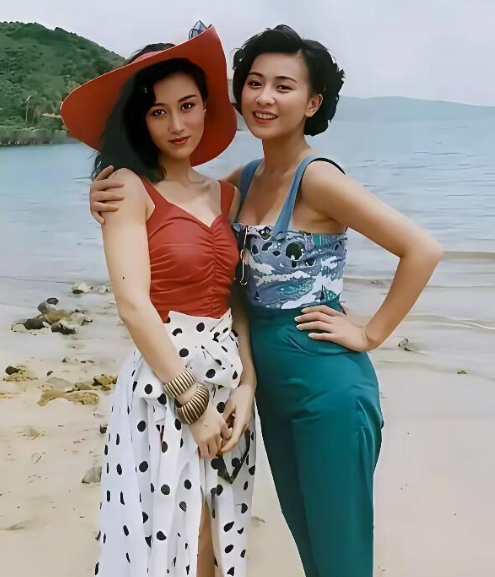 刘嘉玲与利智，两种不同的风格