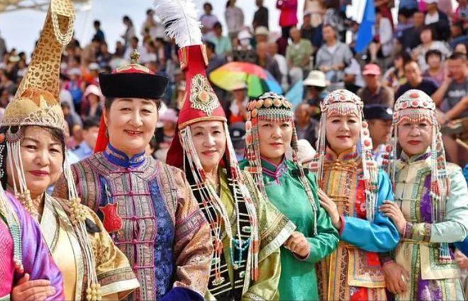 刚上任不到半年，蒙古国总理乌其尔勒就下了一道硬命令：全国上下开始“过苦日子”，大