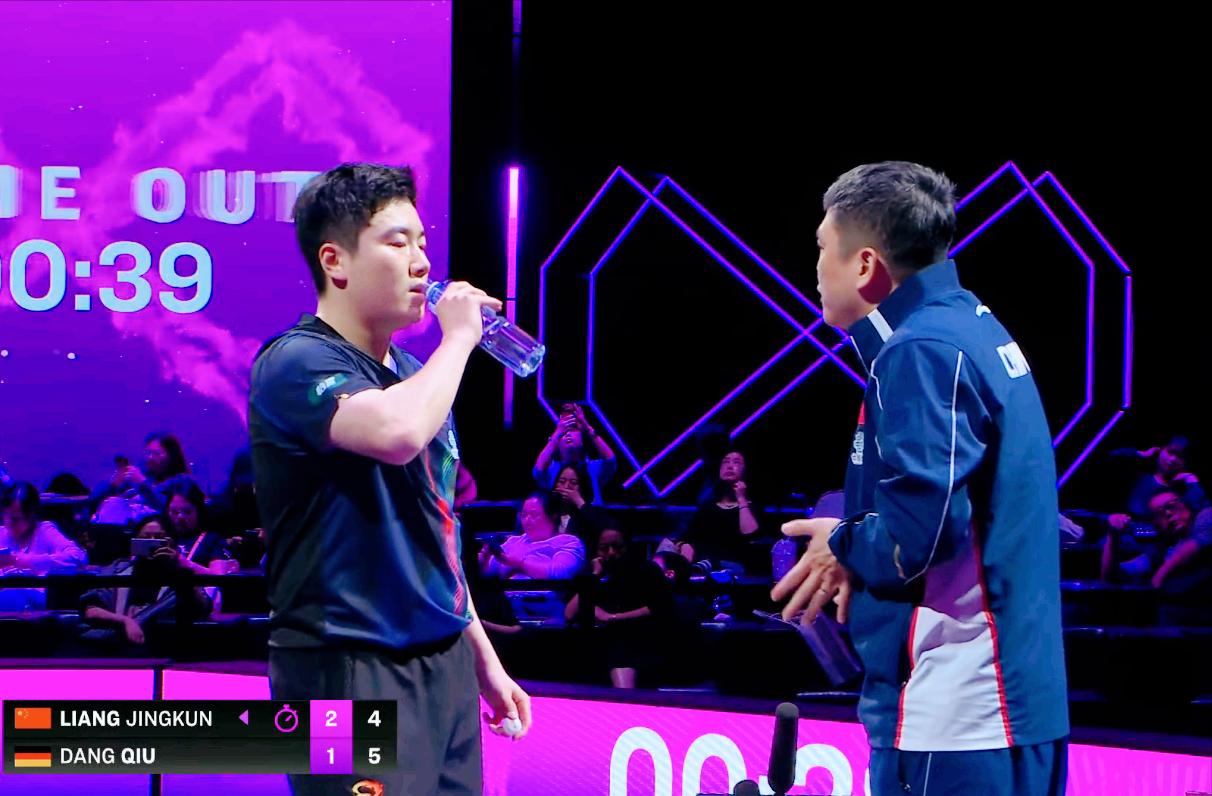 坏了！志强指导梁靖崑，也被全程收音了！志强说：现在别纠结他控短，他现在有一