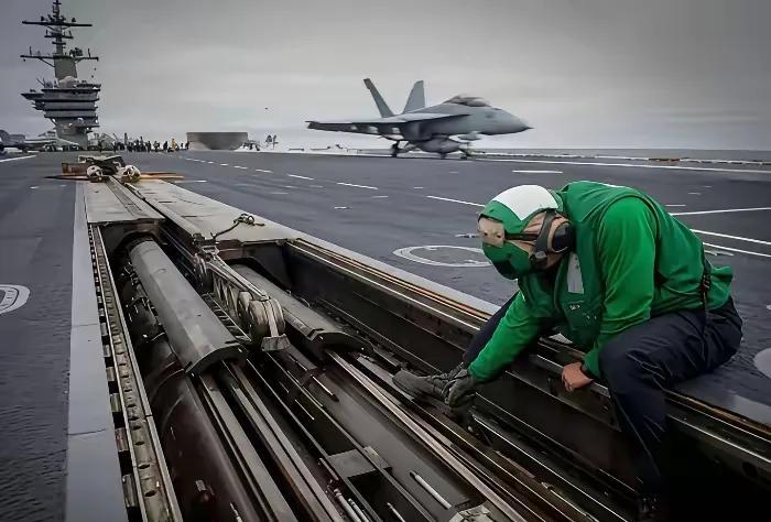 美国海军:找，必须找，今天就必须找出到底哪里出问题了！先声明一下，图1是尼米兹