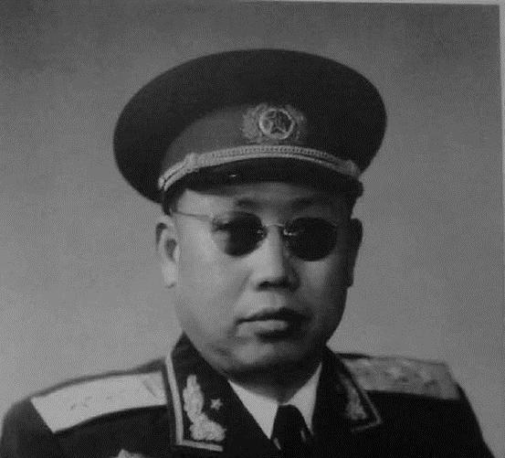 十大猛将成名之战，韩先楚成功入选，皮定均属于是战如其名“1951年初冬的列车上