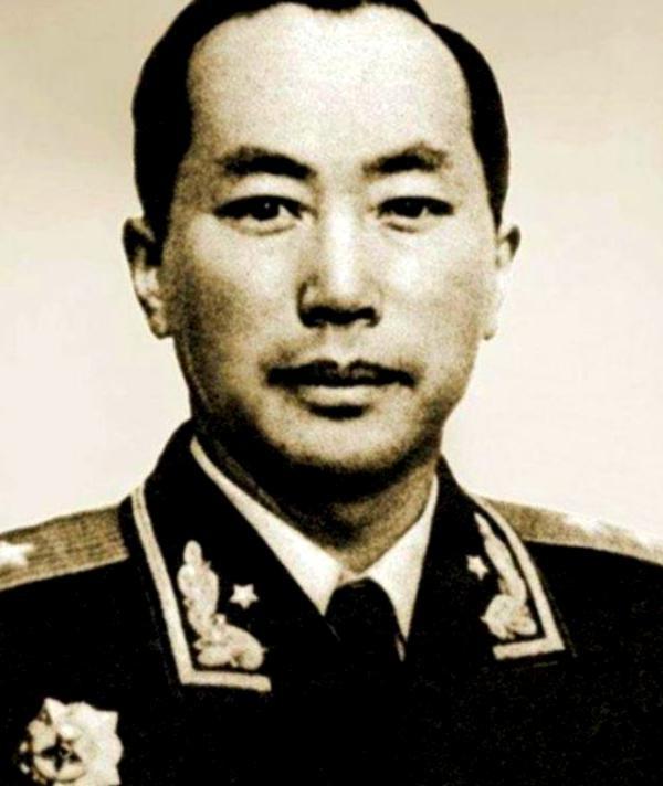 1947年，叛徒赵平夫妇出卖了刘少文的藏身之处，国民党特务冲进食品店准备抓捕。面