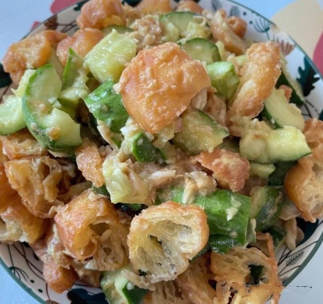 山东小伙结婚才半年，一下子胖了20斤！为啥呢？都怪他媳妇做饭太好吃，让他根本没法