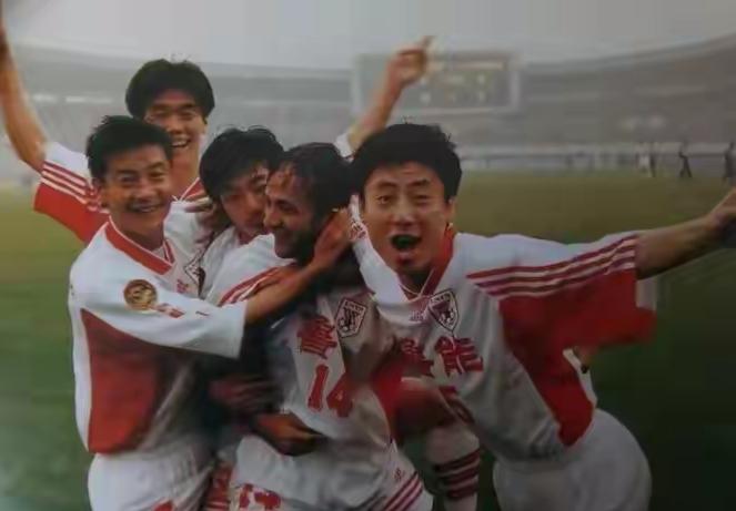 中超联赛最后1轮，上海申花能上演逆转夺冠的奇迹吗？目前积分榜上，上海申花落后上