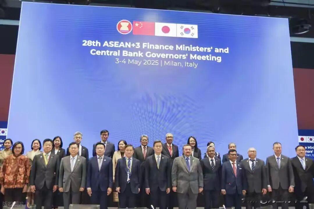 韩国：不得不对汉字低头韩国首都名字从“汉城”改做了“首尔”，为的是担心别人当