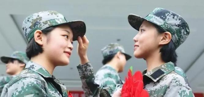 为什么每到退伍季，总能刷到一车一车的男兵摘下军衔告别军营，却很少看到几十名女兵一