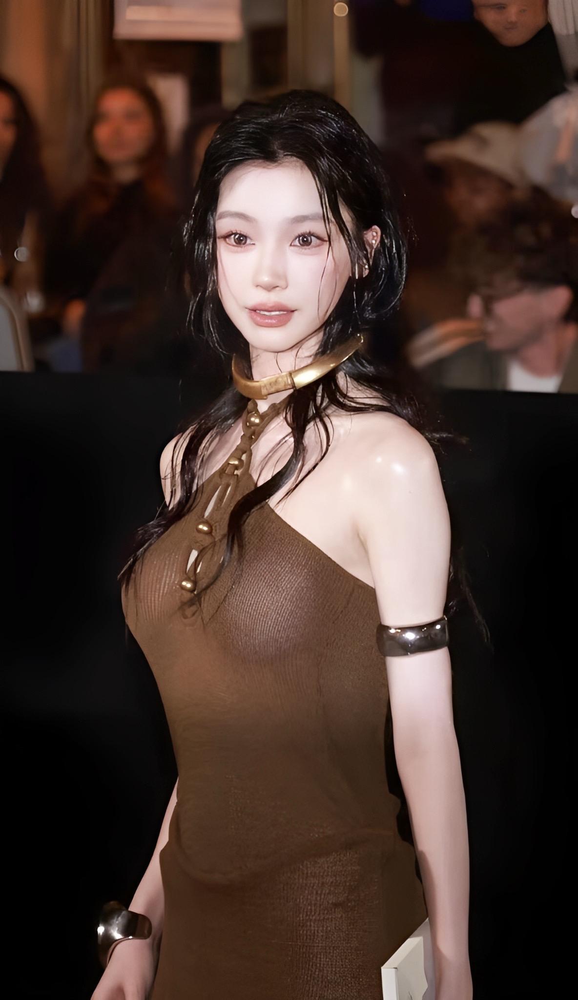易梦玲 凹凸有致