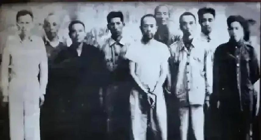 延安来了个“大人物”。全组织里最恨的那个叛徒，回来了。手上沾满同志鲜血的刽子手，