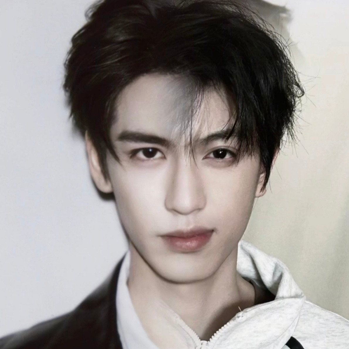 眉压眼这一块，张凌赫和张桂源还是太权威了～顶级骨相+超模身材，看两个帅哥对我的眼