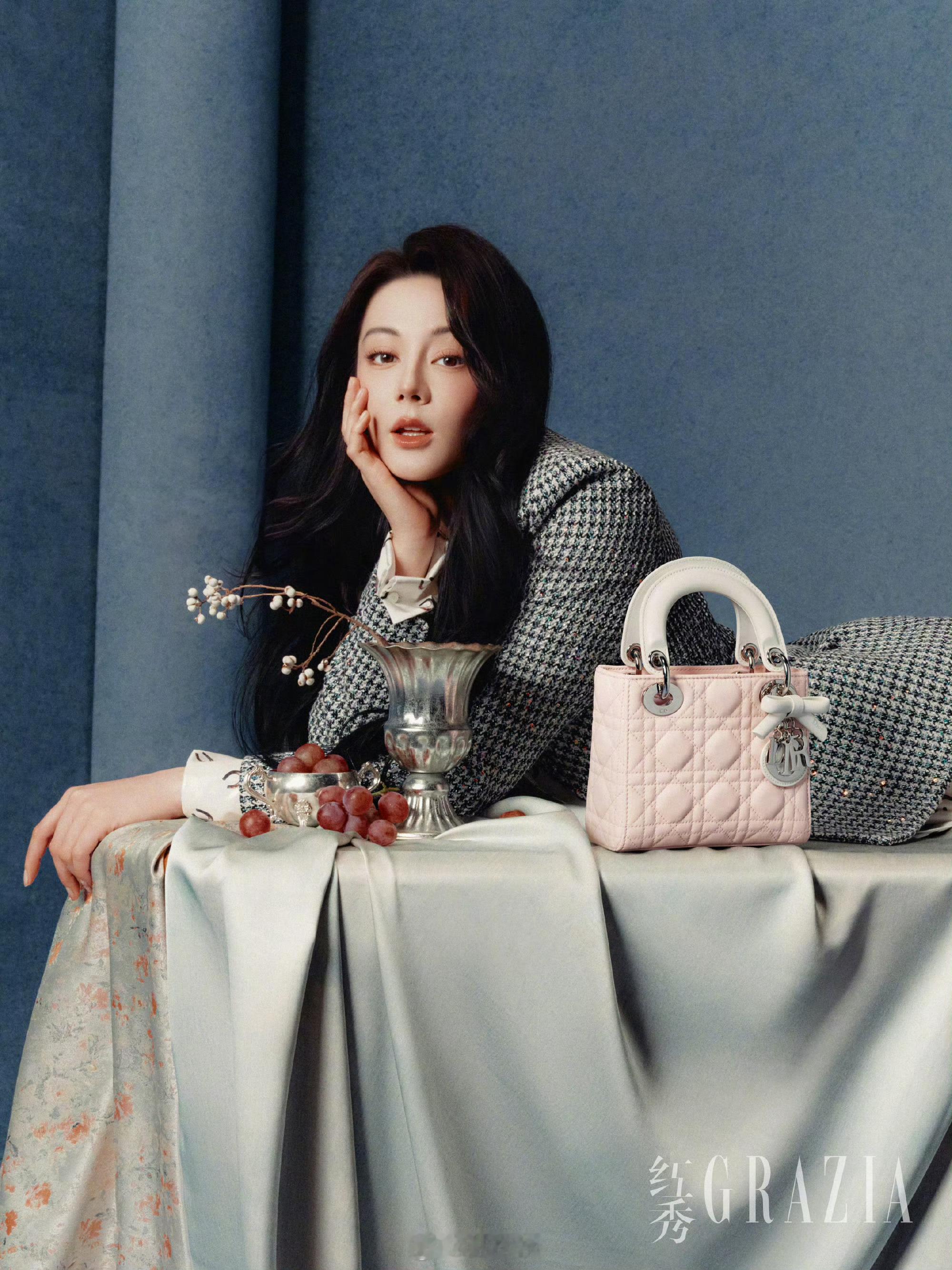 热巴摄影林嘉杰迪丽热巴迪丽热巴《红秀》开年大刊封面来了