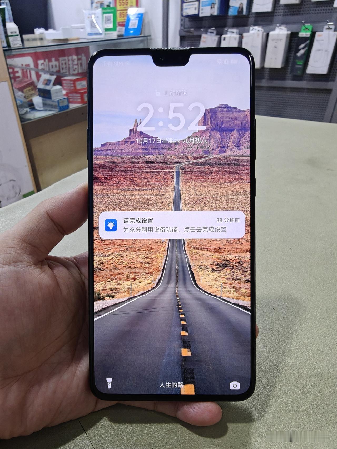 刚到医院去看我外婆。我外婆84岁，隔壁病床的阿姨74岁。两个人都是因为头晕，心