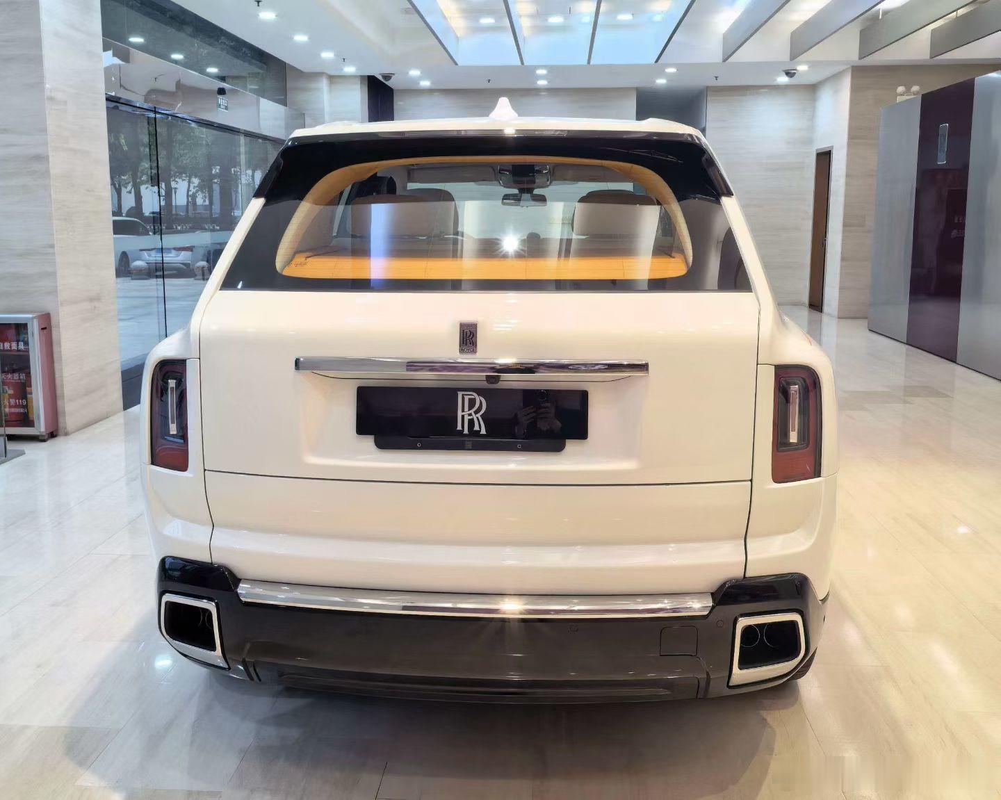劳斯莱斯库里南新款，英吉利白/优雅白，全新现车