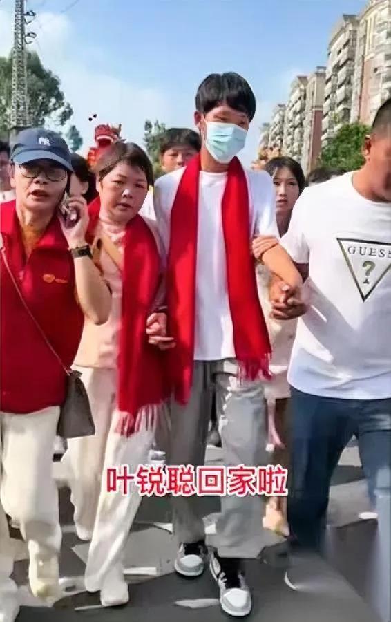 19岁打工仔变富二代？背后藏着三栋楼的秘密！叶锐聪怎么也没想到，暑假帮街
