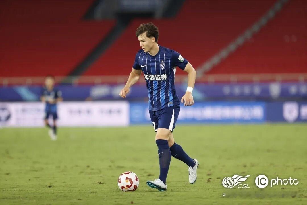 捕捉到这个发际线的摄影师多大仇（