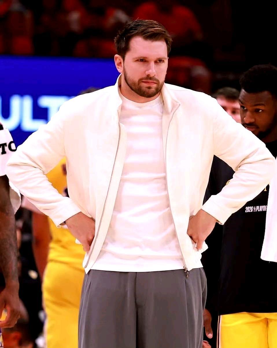 美媒说东契奇要缺席和雷霆整个系列赛....感觉只有湖人打进西部决赛，后面几场