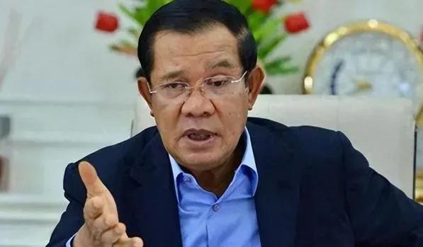 这仗没法打了，泰国出动F-16战机凌空轰炸，寒酸的柬埔寨士兵只能拿着重机枪对空射