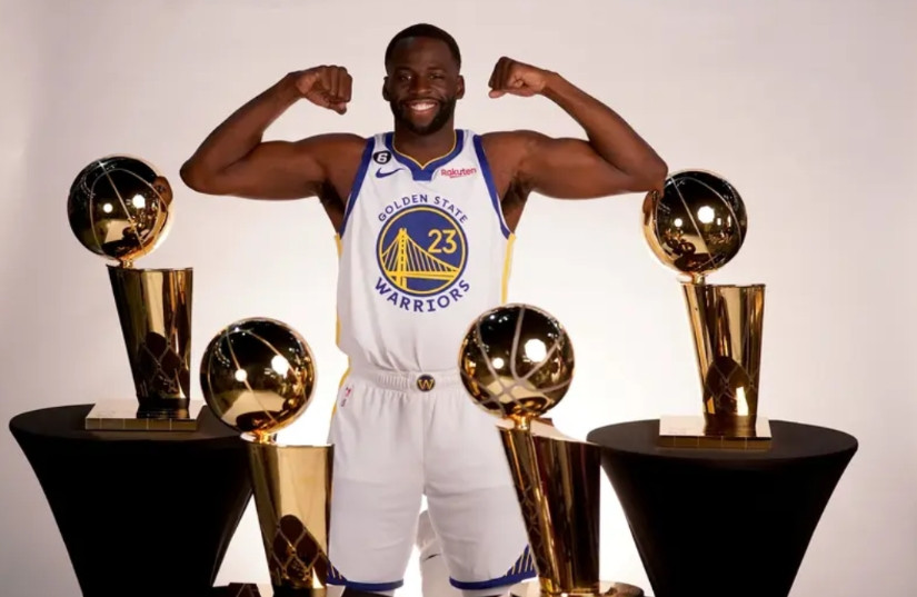 勇士队后面的比赛基本上稳了。因为追梦格林摊牌了，开始一心一意的做他的播客了。