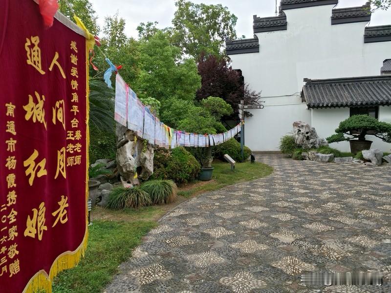 为什么现在的男人都不喜欢追大龄剩女了，都去追00后了？在传统与现代交织的社会