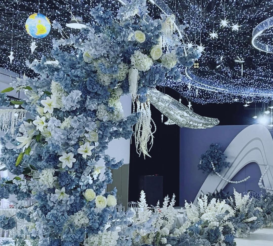 长的太漂亮的女人,没有经济实力的男人掌控不了她。我哥们儿阿强就是个活生生的例子