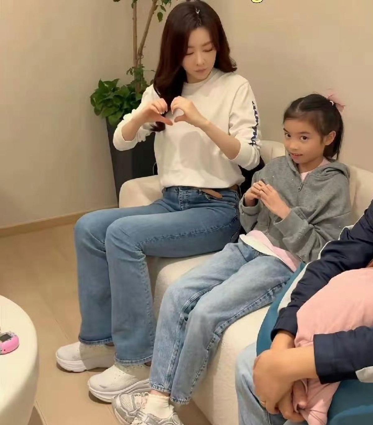熊黛林和女儿同框，基因太神奇了！