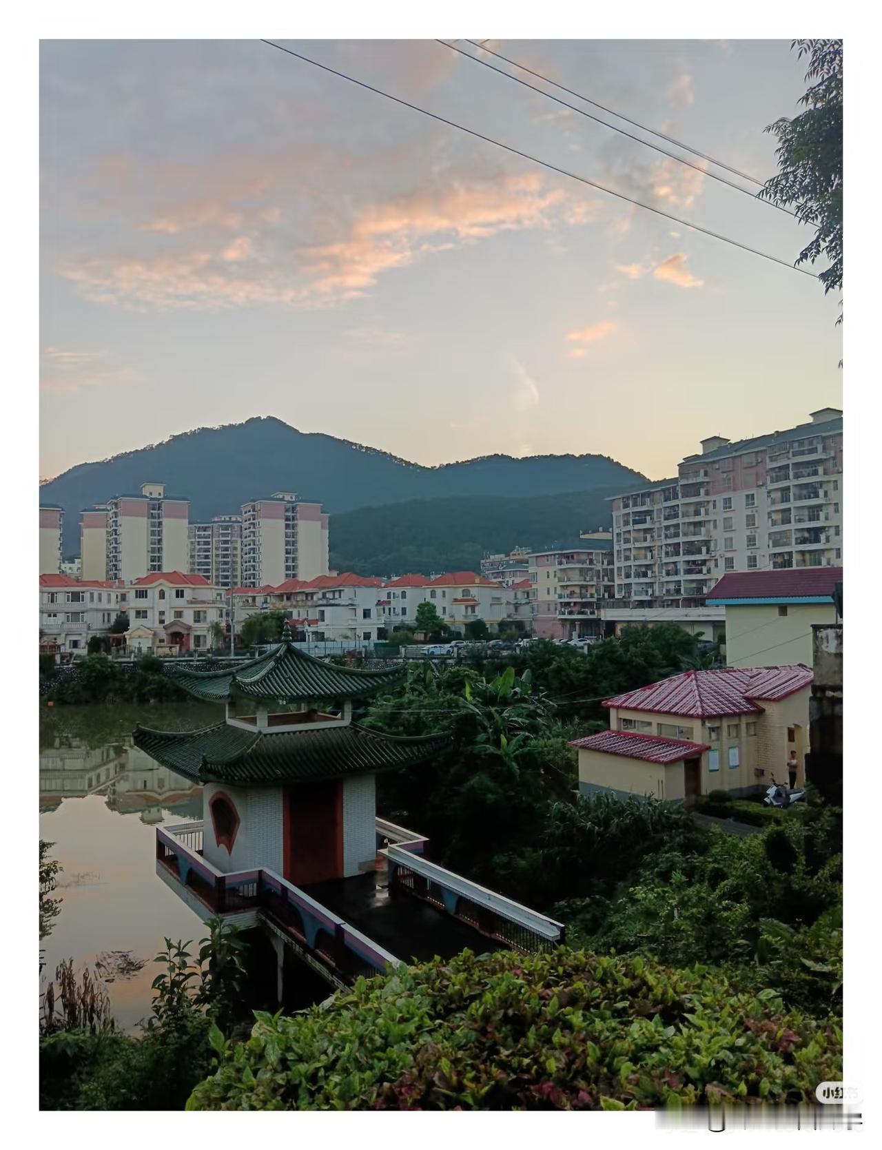 傍晚的景色还是挺美的，没事就拍一张！