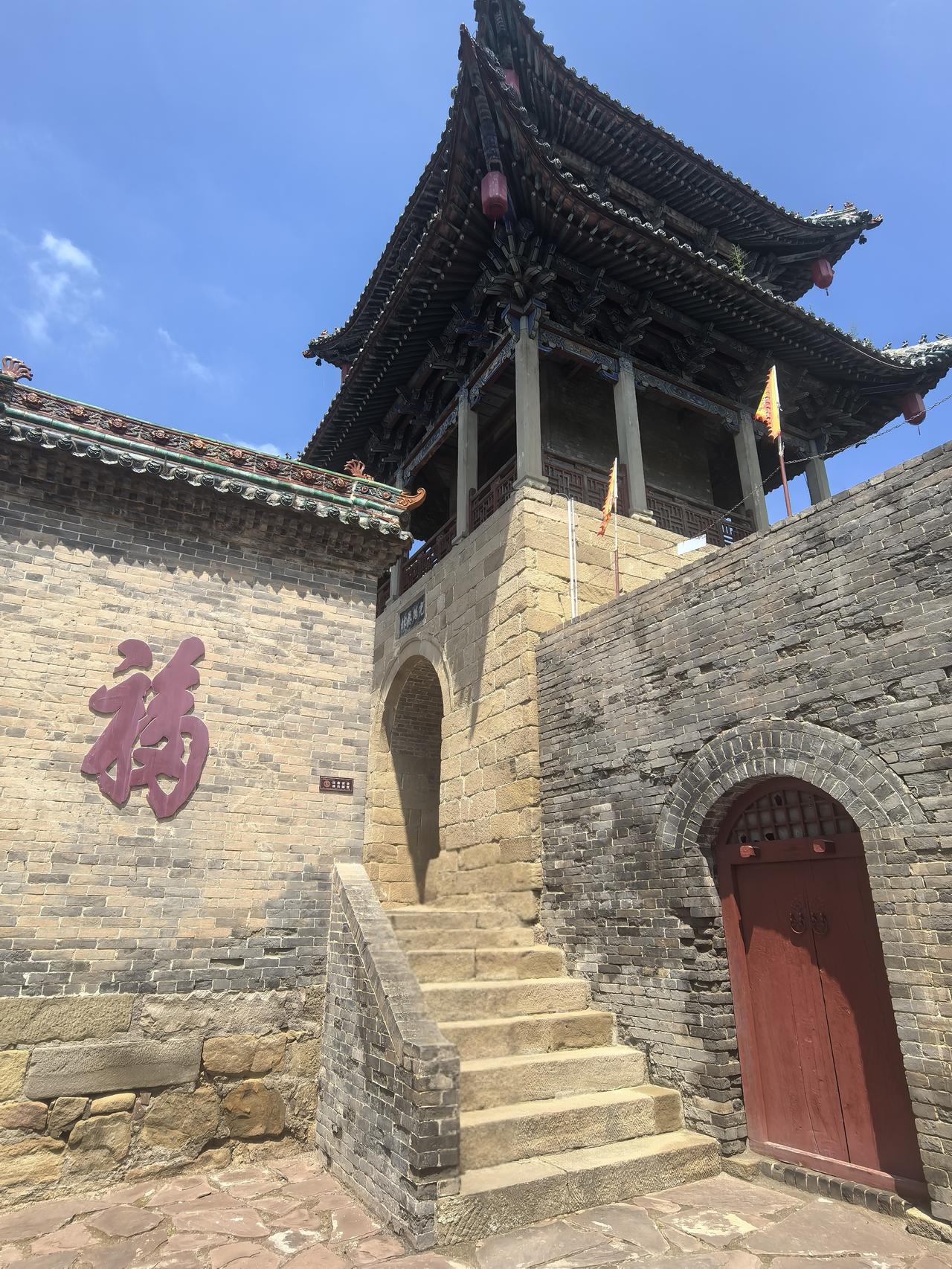 山西沁水县有座古堡式建筑群，他就是现在被列为4A级景区的柳氏民居。实际是唐代柳宗