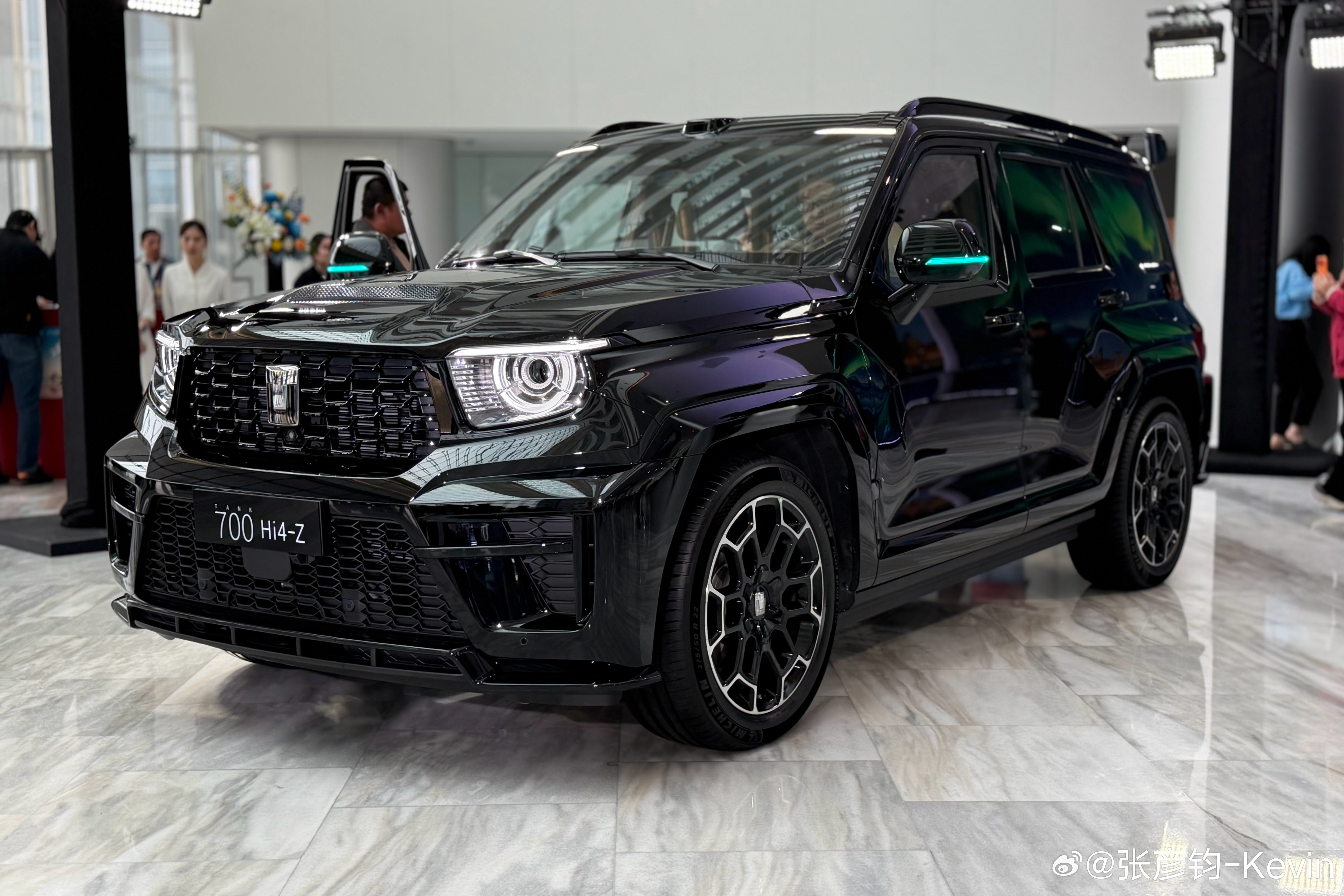 全新坦克700Hi4-Z，换设计师重整了一下，视觉上提升挺大，你们觉得呢？标配