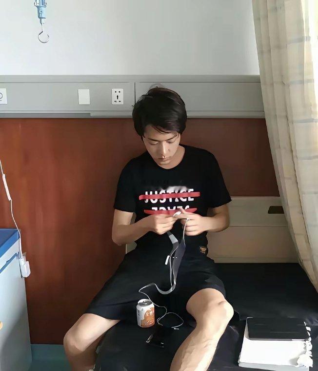 早期的肖战没有人能随随便便成功，明星也是普通人